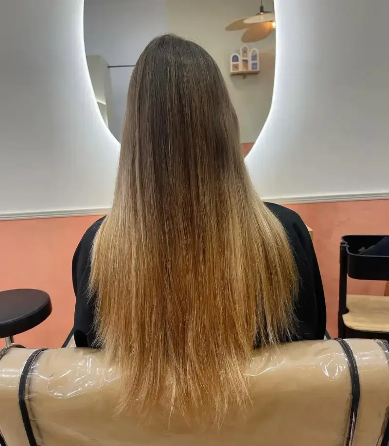 Avant Le blond surfeuse