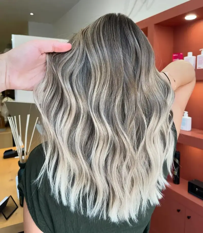 Après Le blond surfeuse